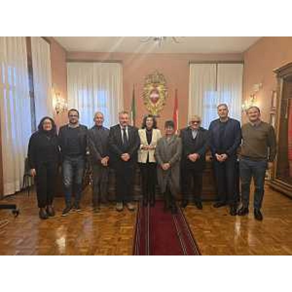 La foto di gruppo dei consiglieri della Quinta in municipio - La foto di gruppo dei consiglieri della Quinta in municipio