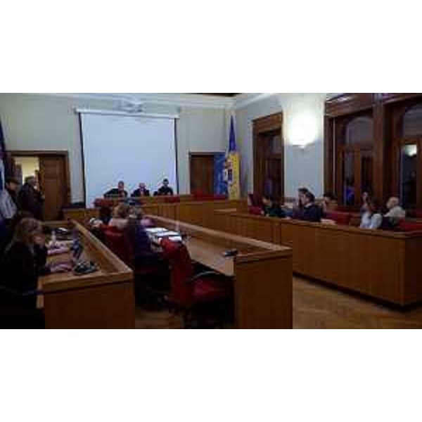 Un momento del consiglio comunale di Cervignano alla presenza del'assessore regionale alla Protezione civile Riccardo Riccardi - Un momento del consiglio comunale di Cervignano alla presenza del'assessore regionale alla Protezione civile Riccardo Riccardi