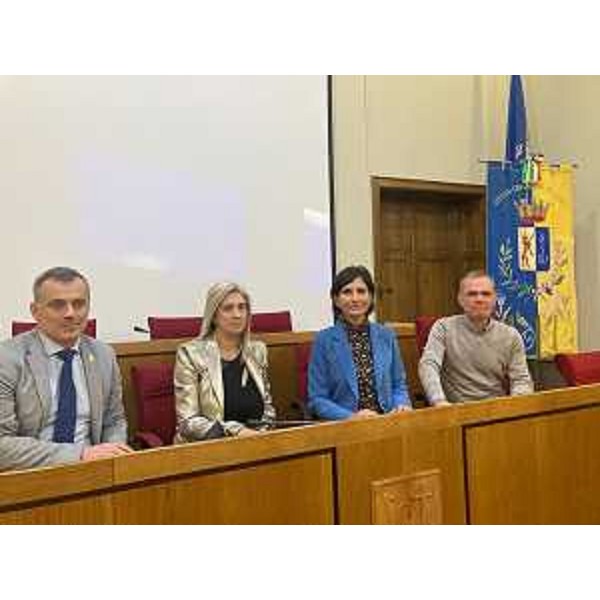 Da sinistra ill direttore dell'Ater di Udine Lorenzo Puzzi, l'assessore regionale Cristina Amirante, il presidente dell'Ater Ud Vanessa Colosetti e il sindaco di Cervignano Andrea Balducci - Da sinistra ill direttore dell'Ater di Udine Lorenzo Puzzi, l'assessore regionale Cristina Amirante, il presidente dell'Ater Ud Vanessa Colosetti e il sindaco di Cervignano Andrea Balducci