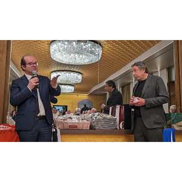 Il vicegovernatore Anzil nel corso del suo intervento - Il vicegovernatore Anzil nel corso del suo intervento