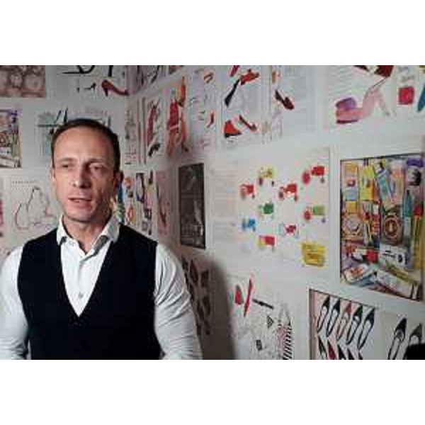 Il governatore Fedriga davanti ad alcune opere di Andy Warhol. - Il governatore Fedriga davanti ad alcune opere di Andy Warhol.