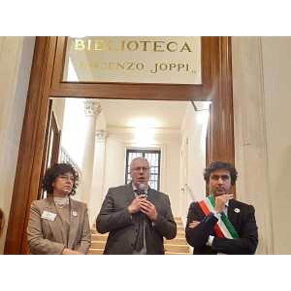 La responsabile della biblioteca Joppi, Cristina Marsili; il presidente del Cr Fvg, Mauro Bordin; l'assessore alla Cultura di Udine, Federico Pirone - La responsabile della biblioteca Joppi, Cristina Marsili; il presidente del Cr Fvg, Mauro Bordin; l'assessore alla Cultura di Udine, Federico Pirone