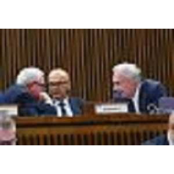 Da sinistra: Andrea Cabibbo, Michele Lobianco e Roberto Novelli (Forza Italia) - Da sinistra: Andrea Cabibbo, Michele Lobianco e Roberto Novelli (Forza Italia)