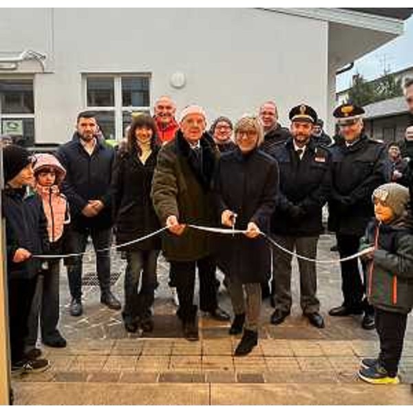 L'assessore Zilli all'inaugurazione dell'area festeggiamenti di Montenars - L'assessore Zilli all'inaugurazione dell'area festeggiamenti di Montenars