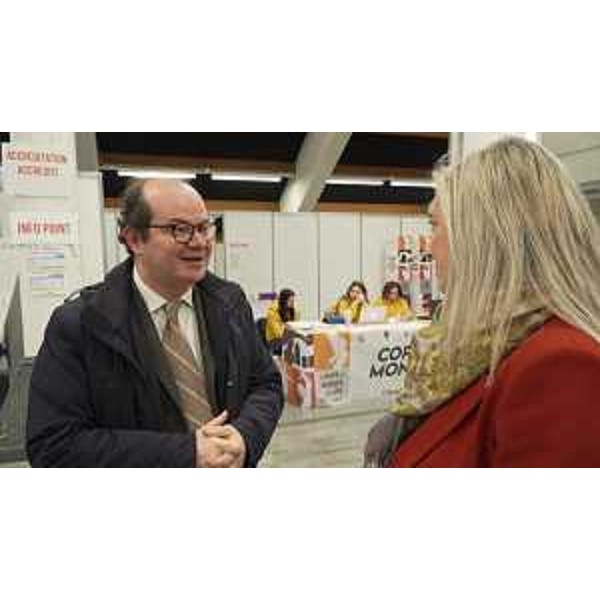 Il vicegovernatore Anzil e l'assessore Amirante alla diciannovesima edizione del Trofeo Alpe Adria, la tappa di Coppa del Mondo Under 20 di scherma in corso nel quartiere fieristico di Martignacco - Il vicegovernatore Anzil e l'assessore Amirante alla diciannovesima edizione del Trofeo Alpe Adria, la tappa di Coppa del Mondo Under 20 di scherma in corso nel quartiere fieristico di Martignacco