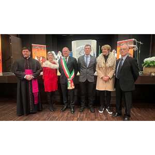 L'assessore Zilli (seconda da sinistra) alla cerimonia di consegna del Premio Epifania 2025 - L'assessore Zilli (seconda da sinistra) alla cerimonia di consegna del Premio Epifania 2025