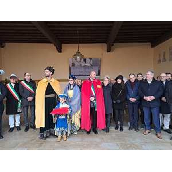 Il corteo in partenza da Palazzo Boton - Il corteo in partenza da Palazzo Boton