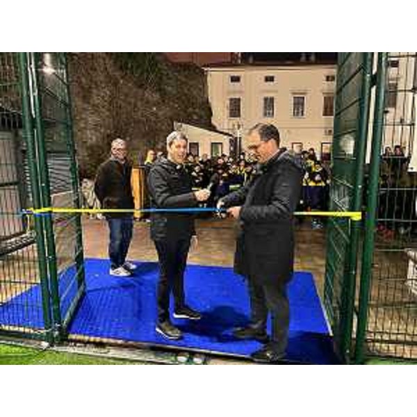 Taglio del nastro per il nuovo campo di calcio a sette di Villa Ara - Taglio del nastro per il nuovo campo di calcio a sette di Villa Ara