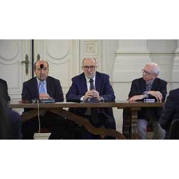 Al centro l'assessore regionale Riccardo Riccardi; alla sua destra il prefetto Pietro Signoriello - Al centro l'assessore regionale Riccardo Riccardi; alla sua destra il prefetto Pietro Signoriello