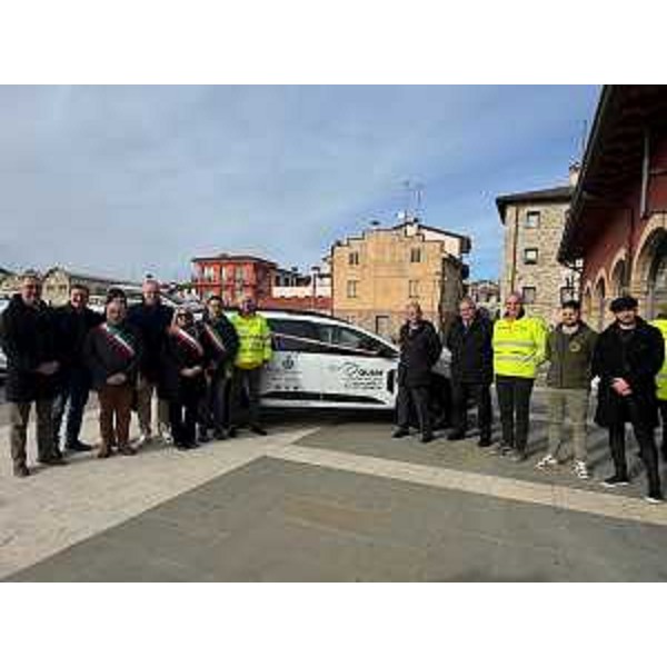 L'inaugurazione del nuovo veicolo a disposizione di malati e disabili, alla presenza del presidente del Cr Fvg, Mauro Bordin - L'inaugurazione del nuovo veicolo a disposizione di malati e disabili, alla presenza del presidente del Cr Fvg, Mauro Bordin