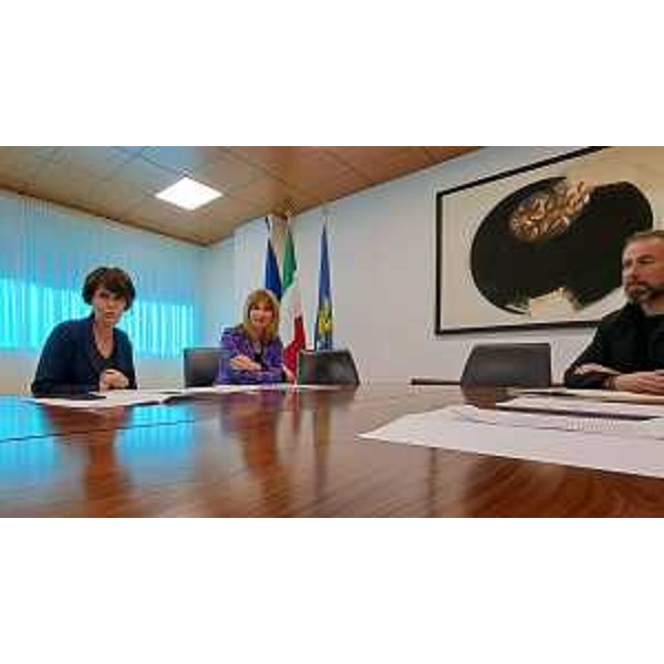 L'assessore regionale all'Istruzione Alessia Rosolen con la direttrice Patrizia Pavatti - L'assessore regionale all'Istruzione Alessia Rosolen con la direttrice Patrizia Pavatti