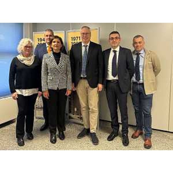 Al centro, il presidente del Cr Fvg, Mauro Bordin, in visita all'Ater di Udine - Al centro, il presidente del Cr Fvg, Mauro Bordin, in visita all'Ater di Udine