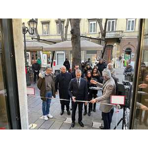 Il taglio del nastro al nuovo punto vendita Despar di viale XX Settembre a Trieste - Il taglio del nastro al nuovo punto vendita Despar di viale XX Settembre a Trieste