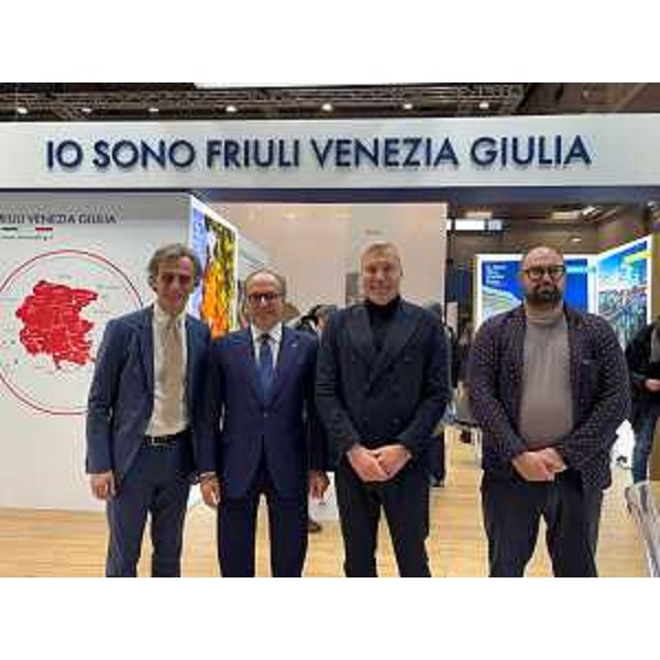 L'assessore regionale alle Attività produttive e turismo Sergio Emidio Bini (secondo da destra) durante la visita di questa mattina allo stand Fvg all'interno della Ferien-Messe di Vienna, assieme all'ambasciatore d'Italia a Vienna Giovanni Pugliese ((secondo da sinistra), al direttore di Enit Austria Andrea Colonnelli (primo da sinistra) e del direttore di PromoturismoFVG Iacopo Mestroni (primo da destra). - L'assessore regionale alle Attività produttive e turismo Sergio Emidio Bini (secondo da destra) durante la visita di questa mattina allo stand Fvg all'interno della Ferien-Messe di Vienna, assieme all'ambasciatore d'Italia a Vienna Giovanni Pugliese ((secondo da sinistra), al direttore di Enit Austria Andrea Colonnelli (primo da sinistra) e del direttore di PromoturismoFVG Iacopo Mestroni (primo da destra).