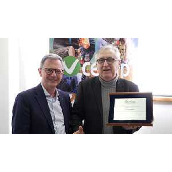 L'assessore regionale a Risorse agroalimentari, forestali e ittiche Stefano Zannier con il presidente del Cefap Sergio Vello all'inaugurazione della nuova sede del Cefap a Paluzza - L'assessore regionale a Risorse agroalimentari, forestali e ittiche Stefano Zannier con il presidente del Cefap Sergio Vello all'inaugurazione della nuova sede del Cefap a Paluzza