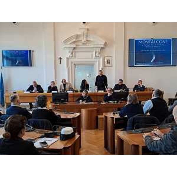 Lassessore regionale alle Attività produttive e turismo Sergio Emidio Bini a Monfalcone alla presentazione della nuova legge sulla nautica - Lassessore regionale alle Attività produttive e turismo Sergio Emidio Bini a Monfalcone alla presentazione della nuova legge sulla nautica