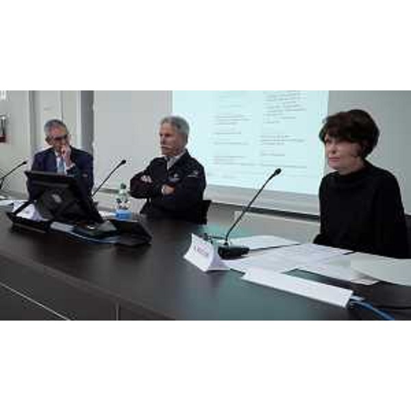 Da destra l'assessore Alessia Rosolen, il direttore del Polo Tecnologico dellAlto Adriatico Franco Scolari e il rettore dell'ataneo triestino Roberto Di Lenarda. - Da destra l'assessore Alessia Rosolen, il direttore del Polo Tecnologico dellAlto Adriatico Franco Scolari e il rettore dell'ataneo triestino Roberto Di Lenarda.