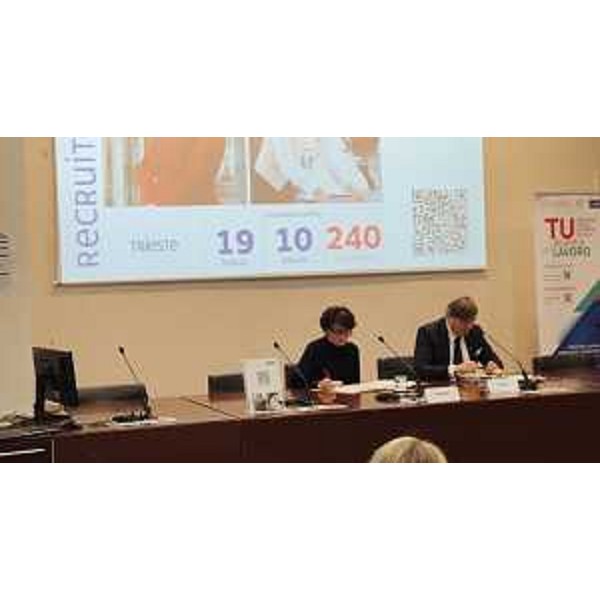 L'assessore Alessia Rosolen alla presentazione del Recruiting Day - L'assessore Alessia Rosolen alla presentazione del Recruiting Day