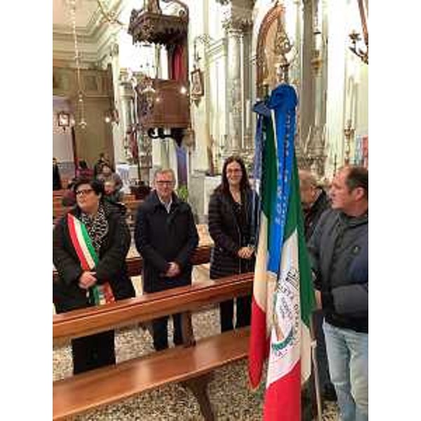 L'assessore Zannier nella chiesa di Toppo di Travesio - L'assessore Zannier nella chiesa di Toppo di Travesio