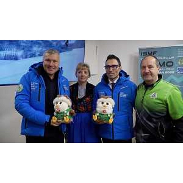 L'asssessore Bini (a sinistra) alla presentazione della Coppa del mondo giovani scialpinismo Ywc - L'asssessore Bini (a sinistra) alla presentazione della Coppa del mondo giovani scialpinismo Ywc