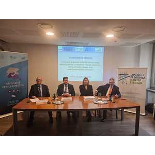 L'assessore Zannier (a destra) con i presidenti dei Consorzi di bonifica regionali Enzo Lorenzon, Valer Colussi e Rosanna Clocchiatti - L'assessore Zannier (a destra) con i presidenti dei Consorzi di bonifica regionali Enzo Lorenzon, Valer Colussi e Rosanna Clocchiatti