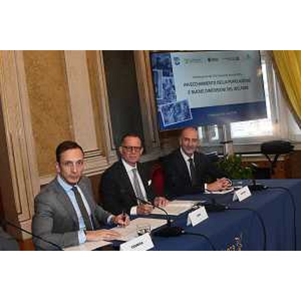 In primo piano il governatore del Friuli Venezia Giulia Massimiliano Fedriga. Al suo fianco il presidente nazionale dellInps Gabriele Fava. - In primo piano il governatore del Friuli Venezia Giulia Massimiliano Fedriga. Al suo fianco il presidente nazionale dellInps Gabriele Fava. 