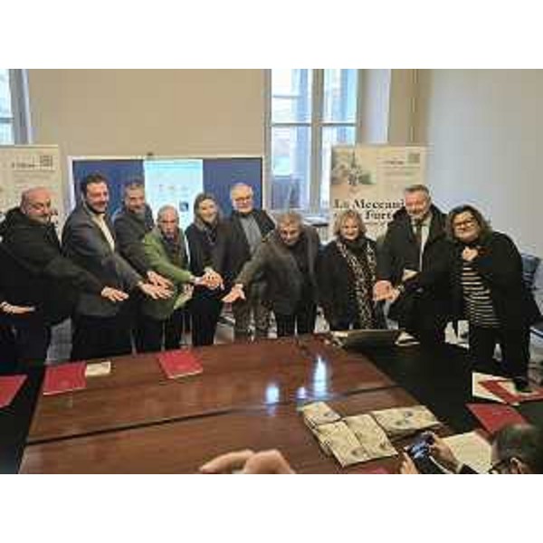 La foto di gruppo al termine della presentazione: Bernardis è il secondo da destra, accanto ai colleghi consiglieri regionali Laura Fasiolo e Francesco Martines - La foto di gruppo al termine della presentazione: Bernardis è il secondo da destra, accanto ai colleghi consiglieri regionali Laura Fasiolo e Francesco Martines