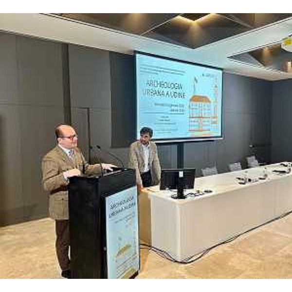 Il vice governatore del Friuli Venezia Giulia con delega alla Cultura Mario Anzil alla presentazione della monografia 'Archeologia urbana a Udine' - Il vice governatore del Friuli Venezia Giulia con delega alla Cultura Mario Anzil alla presentazione della monografia 'Archeologia urbana a Udine'