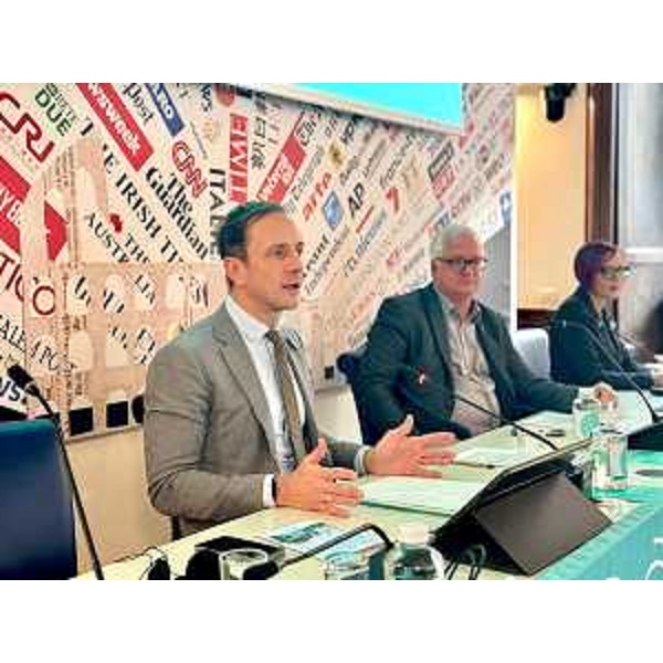 Il governatore della Regione Friuli Venezia Giulia Massimiliano Fedriga alla presentazione del programma di GO! 2025 Nova Gorica Gorizia Capitale Europea della Cultura nella sede dellAssociazione stampa estera a Palazzo Grazioli a Roma. - Il governatore della Regione Friuli Venezia Giulia Massimiliano Fedriga alla presentazione del programma di GO! 2025 Nova Gorica Gorizia Capitale Europea della Cultura nella sede dellAssociazione stampa estera a Palazzo Grazioli a Roma. 