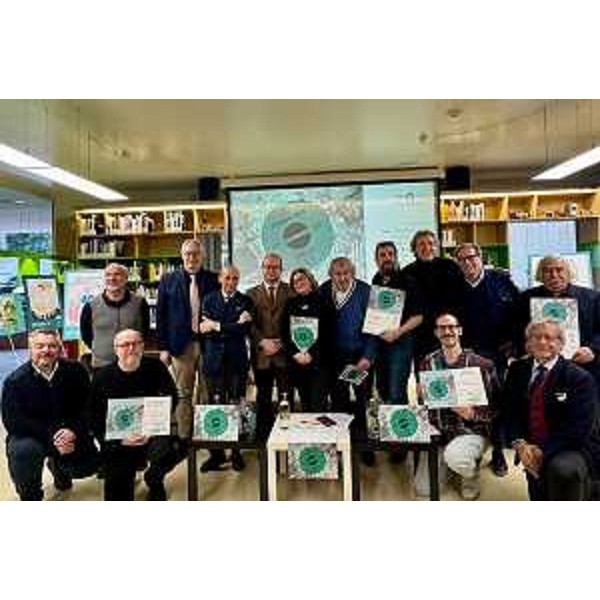 I partecipanti e i vincitori di "Spirito di Vino" presso la mediateca "Ugo Casiraghi" di Gorizia - I partecipanti e i vincitori di "Spirito di Vino" presso la mediateca "Ugo Casiraghi" di Gorizia