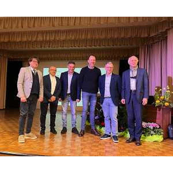 L'assessore regionale alle Risorse agroalimentari, Stefano Zannier, con i relatori al XVI meeting organizzato dal Consorzio apicoltori della provincia di Udine - L'assessore regionale alle Risorse agroalimentari, Stefano Zannier, con i relatori al XVI meeting organizzato dal Consorzio apicoltori della provincia di Udine 