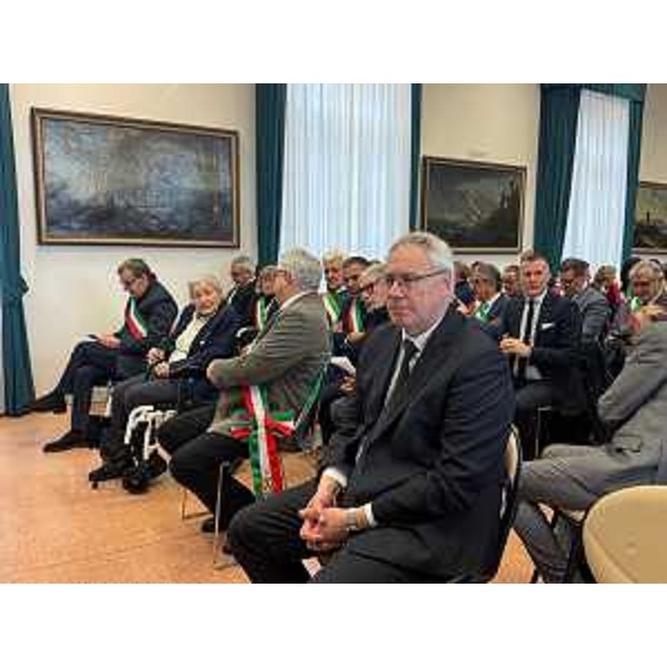 Mauro Bordin, presidente del Cr Fvg, in prima fila durante la cerimonia nel salone della Prefettura di Udine - Mauro Bordin, presidente del Cr Fvg, in prima fila durante la cerimonia nel salone della Prefettura di Udine