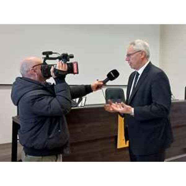 Il presidente Bordin durante le interviste prima della cerimonia - Il presidente Bordin durante le interviste prima della cerimonia