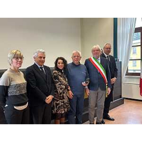 Un altro momento della consegna delle medaglie, con il presidente Bordin primo da destra - Un altro momento della consegna delle medaglie, con il presidente Bordin primo da destra