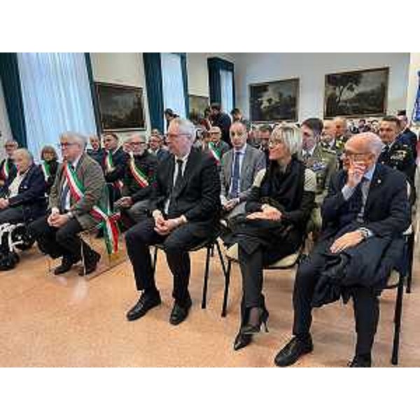 L'assessore regionale Barbara Zilli, al centro, in Prefettura a Udine per le celebrazioni del Giorno della Memoria - L'assessore regionale Barbara Zilli, al centro, in Prefettura a Udine per le celebrazioni del Giorno della Memoria