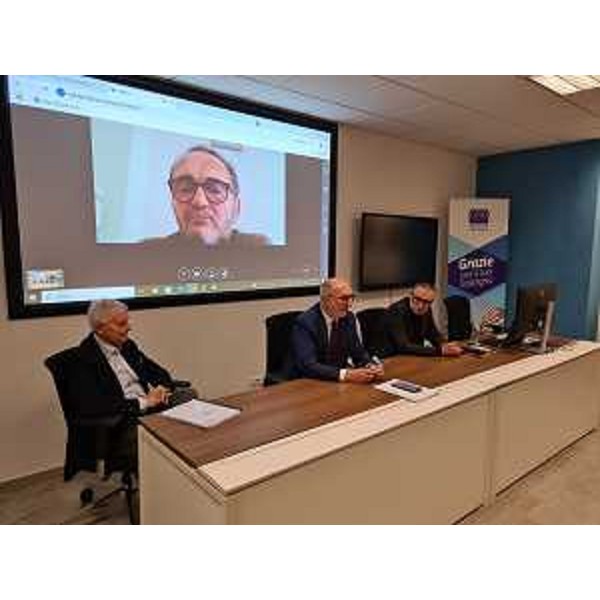 L'assessore regionale Riccardo Riccardi, al centro, con il direttore generale Asfo Giuseppe Tonutti (a destra) e il presidente del Civ del Cro, Piero Cappelletti - L'assessore regionale Riccardo Riccardi, al centro, con il direttore generale Asfo Giuseppe Tonutti (a destra) e il presidente del Civ del Cro, Piero Cappelletti