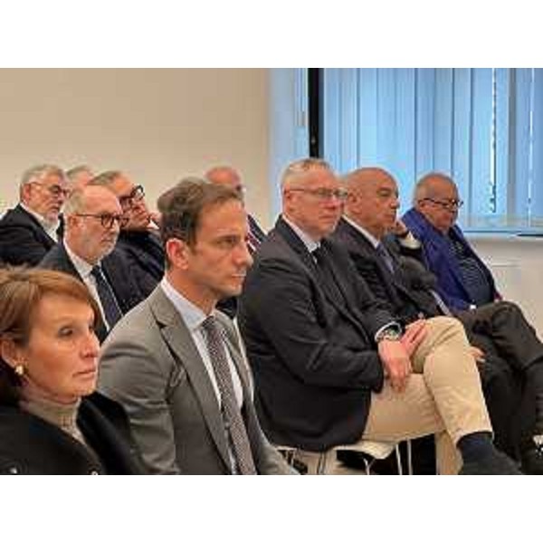 Da sinistra: la moglie del presidente Biasutti, Maddalena, il presidente della Regione Massimiliano Fedriga, il presidente del Consiglio regionale Mauro Bordin, il sindaco del Comune di Trieste Roberto Dipiazza e il presidente di Confindustria Alto Adriatico Michelangelo Agrusti - Da sinistra: la moglie del presidente Biasutti, Maddalena, il presidente della Regione Massimiliano Fedriga, il presidente del Consiglio regionale Mauro Bordin, il sindaco del Comune di Trieste Roberto Dipiazza e il presidente di Confindustria Alto Adriatico Michelangelo Agrusti