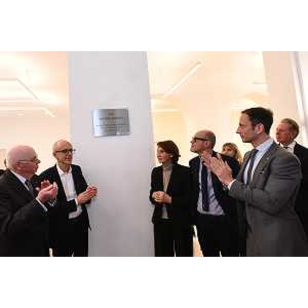 La cerimonia della scopertura della targa nella sala della Regione dedicata alla memoria di Adriano Biasutti - La cerimonia della scopertura della targa nella sala della Regione dedicata alla memoria di Adriano Biasutti