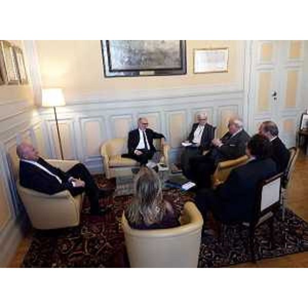 Un momento dell'incontro tra lassessore regionale alla Salute Riccardo Riccardi e il sindaco di Gorizia Rodolfo Ziberna. - Un momento dell'incontro tra lassessore regionale alla Salute Riccardo Riccardi e il sindaco di Gorizia Rodolfo Ziberna.