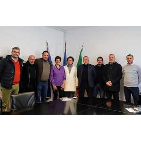 L'assessore Bini durante la visita al Comune di Tarcento assieme alla Giunta comunale. - L'assessore Bini durante la visita al Comune di Tarcento assieme alla Giunta comunale.