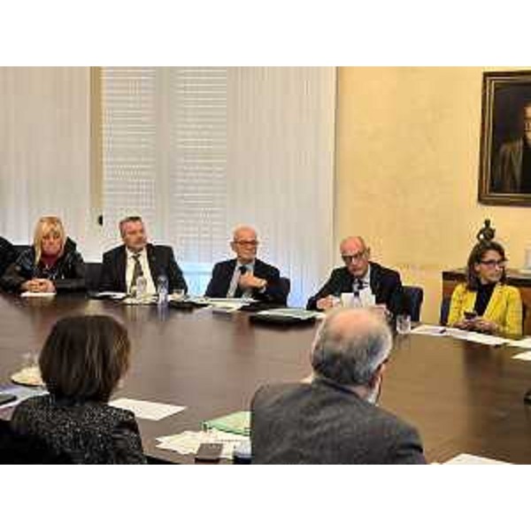 Diego Bernardis (secondo da sinistra nella foto) durante la riunione per GO!2025 - Diego Bernardis (secondo da sinistra nella foto) durante la riunione per GO!2025