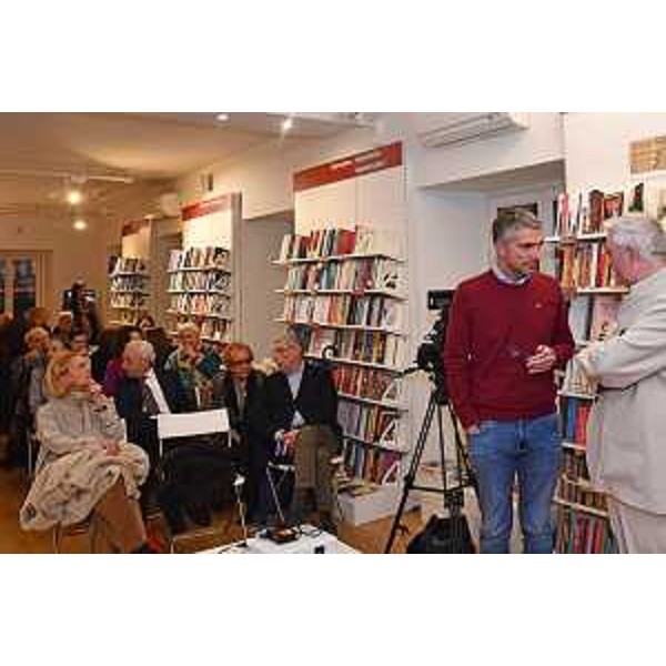 L'assessore Pierpaolo Roberti (in piedi con il maglioncino rosso) - L'assessore Pierpaolo Roberti (in piedi con il maglioncino rosso)