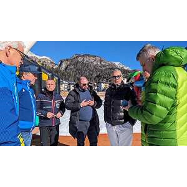 Al centro sulla destra l'assessore Sergio Emidio Bini; al suo fianco il direttore di Promoturismo Fvg Iacopo Mestroni - Al centro sulla destra l'assessore Sergio Emidio Bini; al suo fianco il direttore di Promoturismo Fvg Iacopo Mestroni