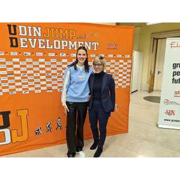 L'assessore Zilli con la campionessa olimpica Yaroslava Mahuchikh - L'assessore Zilli con la campionessa olimpica Yaroslava Mahuchikh