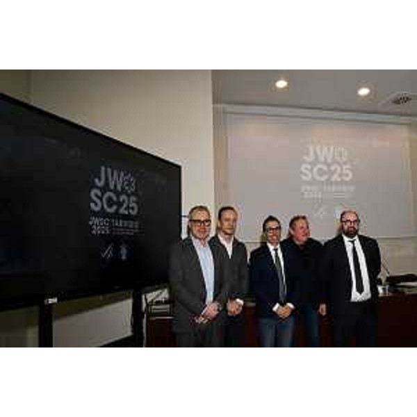 Da sinistra, l'assessore sergio Emidio Bini, il governatore Massimiliano Fedriga, il vicepresidente del Consilio regionale Stefano Mazzolini, il presidente regionale del Coni Giorgio Brandolin e il direttore di PromoTurismo Fvg Iacopo Mestroni - Da sinistra, l'assessore sergio Emidio Bini, il governatore Massimiliano Fedriga, il vicepresidente del Consilio regionale Stefano Mazzolini, il presidente regionale del Coni Giorgio Brandolin e il direttore di PromoTurismo Fvg Iacopo Mestroni