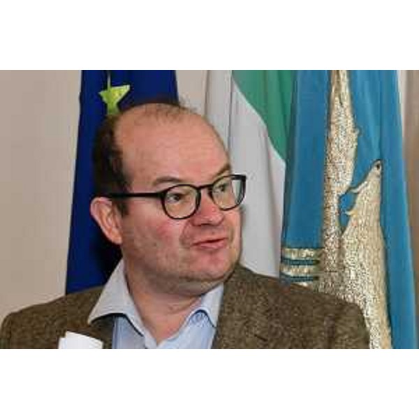 Il Vicegovernatore Mario Anzil durante la seduta odierna di giunta - Il Vicegovernatore Mario Anzil durante la seduta odierna di giunta