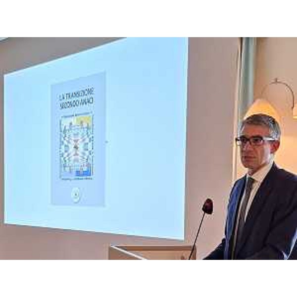 L'assessore Roberti durante il suo intervento - L'assessore Roberti durante il suo intervento