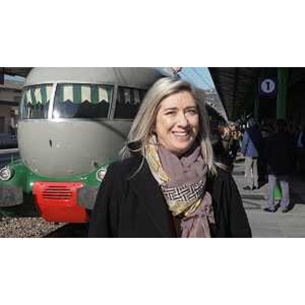 L'assessore regionale Cristina Amirante accanto al treno Arlecchino giunto oggi a Gorizia - L'assessore regionale Cristina Amirante accanto al treno Arlecchino giunto oggi a Gorizia 