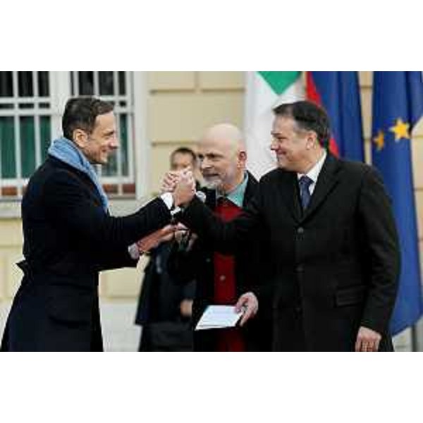 Il governatore Massimiliano Fedriga (a sinistra nella foto) accanto al ministro Matej Arcon, ex sindaco di Nova Gorica - Il governatore Massimiliano Fedriga (a sinistra nella foto) accanto al ministro Matej Arcon, ex sindaco di Nova Gorica