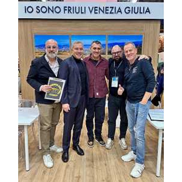 L'assessore regionale al Turismo Bini con Bobo Vieri allo stand PromoTurismoFvg alla Bit - L'assessore regionale al Turismo Bini con Bobo Vieri allo stand PromoTurismoFvg alla Bit